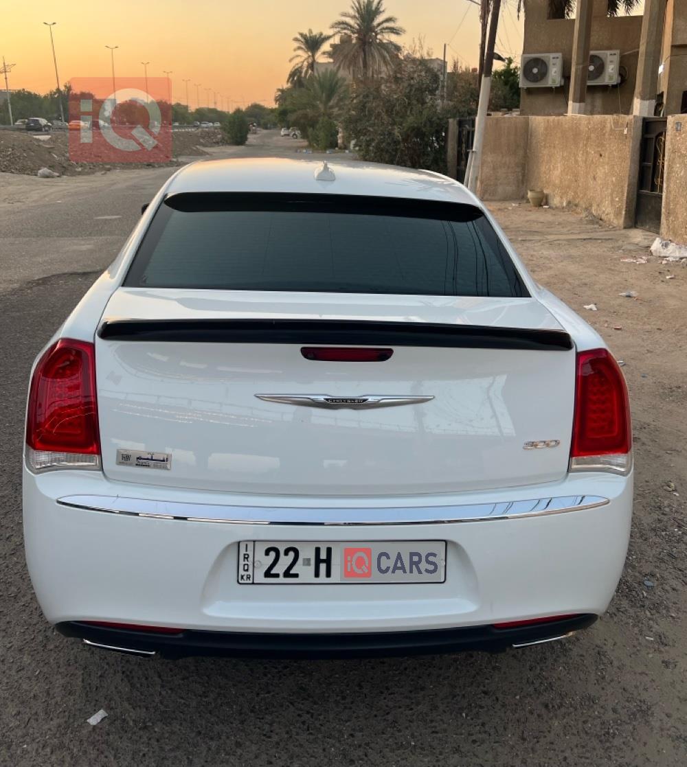 کرایسلەر 300